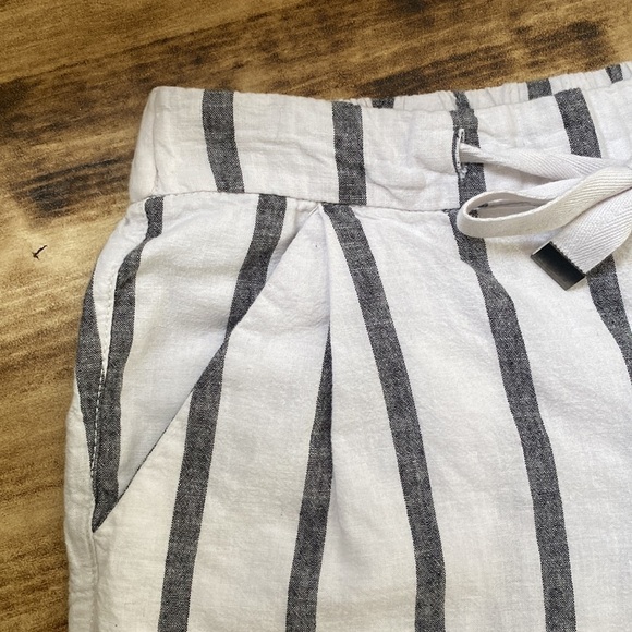 JOE Fresh Striped Cotton Linen Blend Shorts - Picture 2 of 7